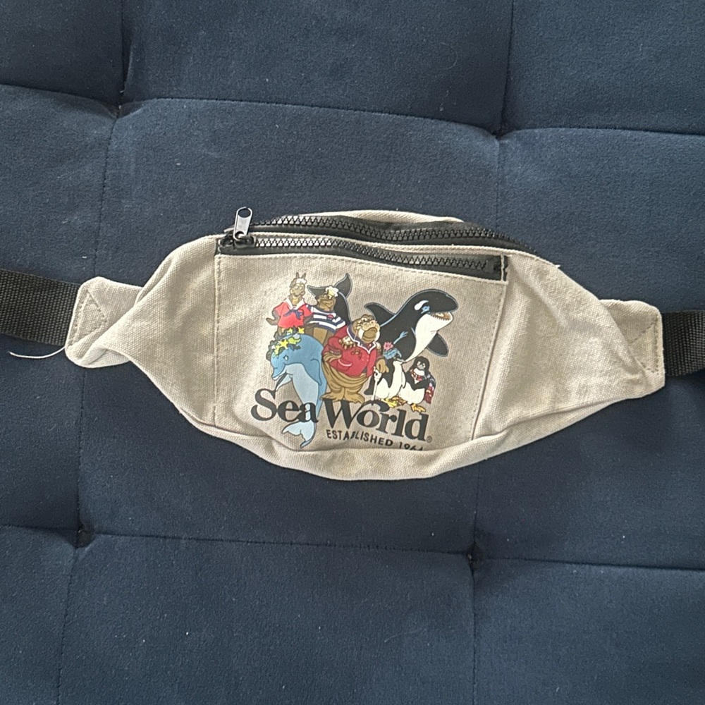SeaWorld Beige Fanny Pack